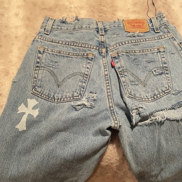 ✨womens denim Levi’s jeans with white painted crosses✨ - Picture 8 of 10